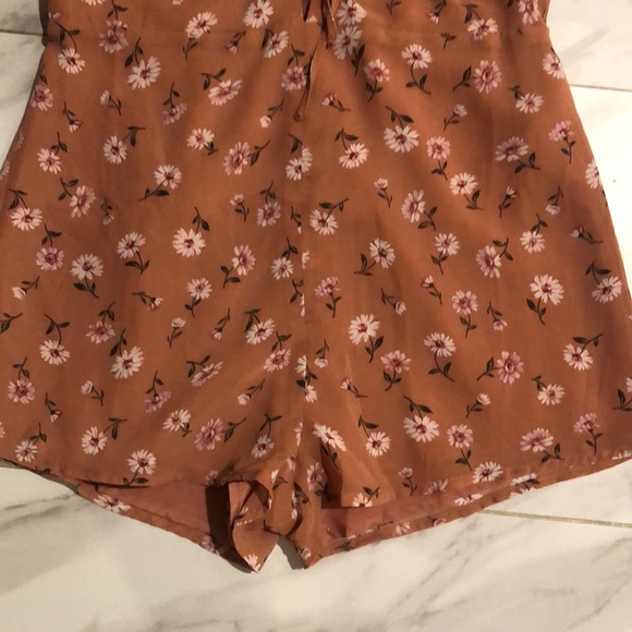 NWOT- floral romper lace up front Small - Picture 3 of 4